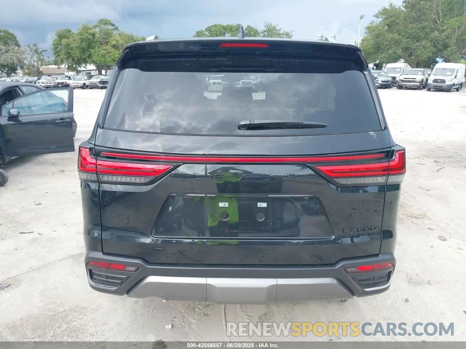 16 fotografías del automóvil dañado JTJGB7CX2S4072854 LEXUS LX 600 2025
