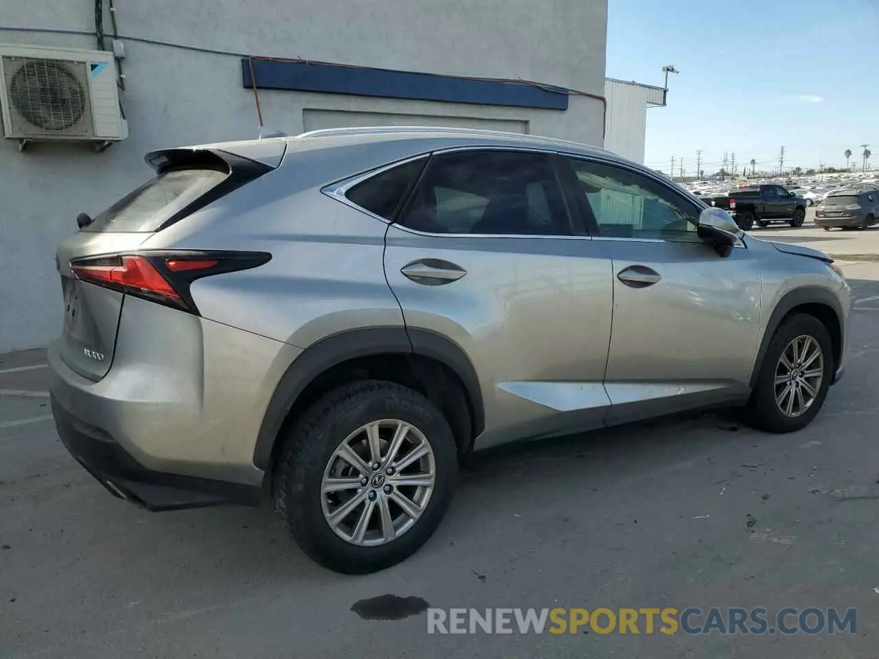 3 fotografías del automóvil dañado JTJYARBZ1K2117204 LEXUS NX 2019