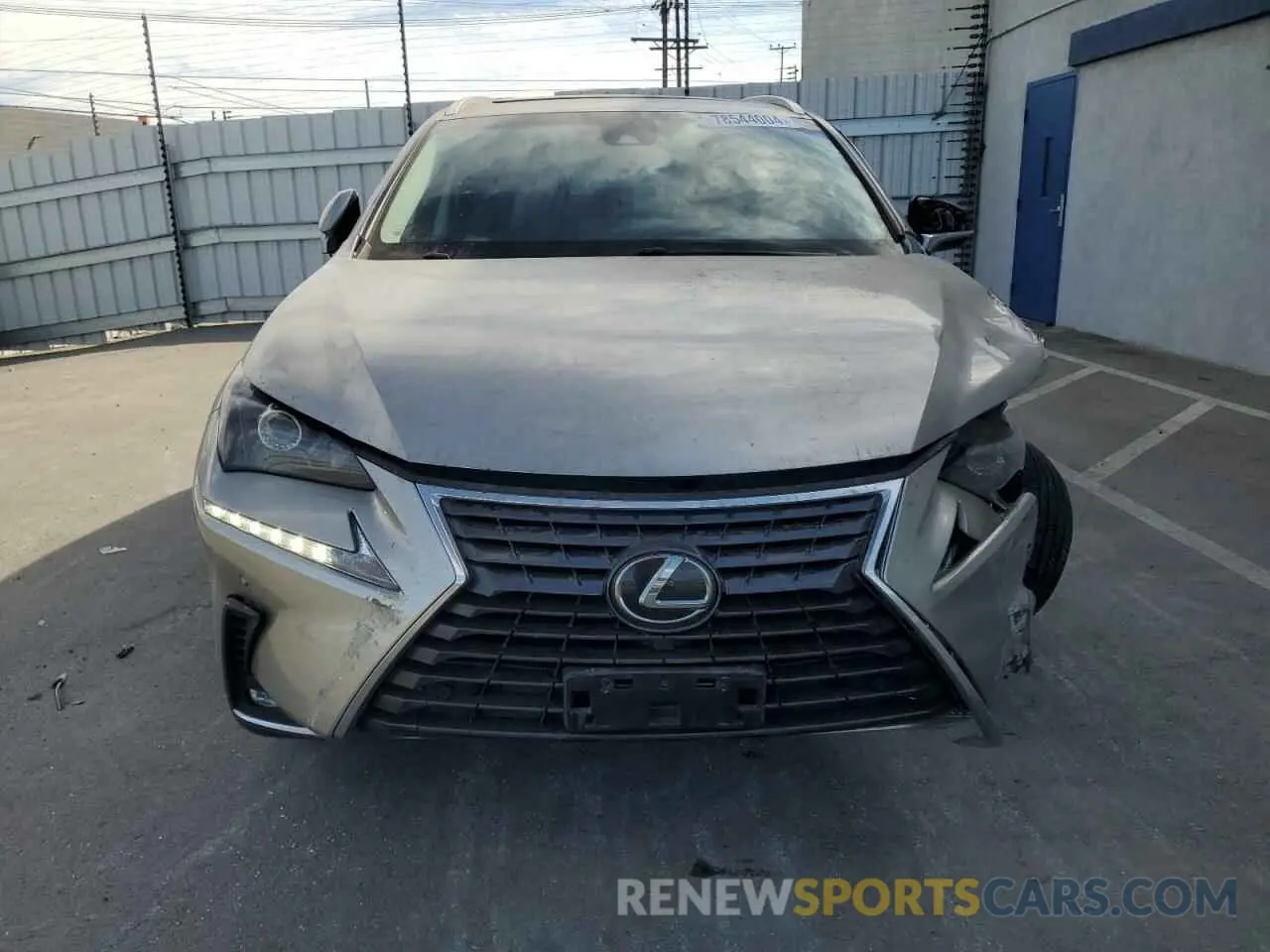 5 fotografías del automóvil dañado JTJYARBZ1K2117204 LEXUS NX 2019