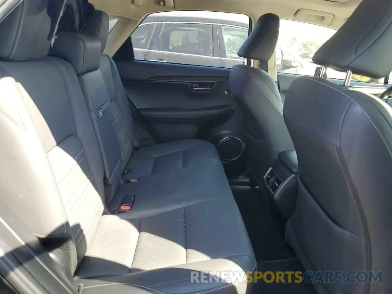 10 fotografías del automóvil dañado JTJYARBZ2K2122749 LEXUS NX 2019