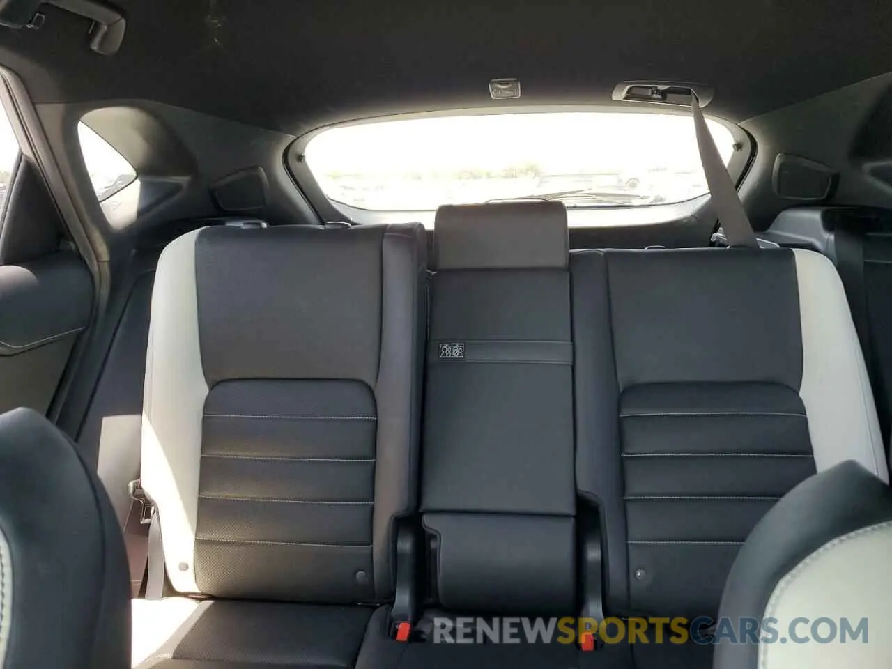 10 fotografías del automóvil dañado JTJYARBZ3K2149457 LEXUS NX 2019