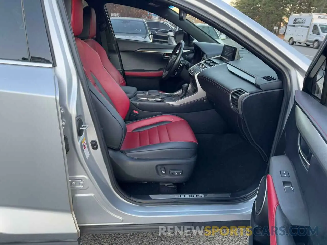 5 fotografías del automóvil dañado JTJYARBZ8K2128524 LEXUS NX 2019