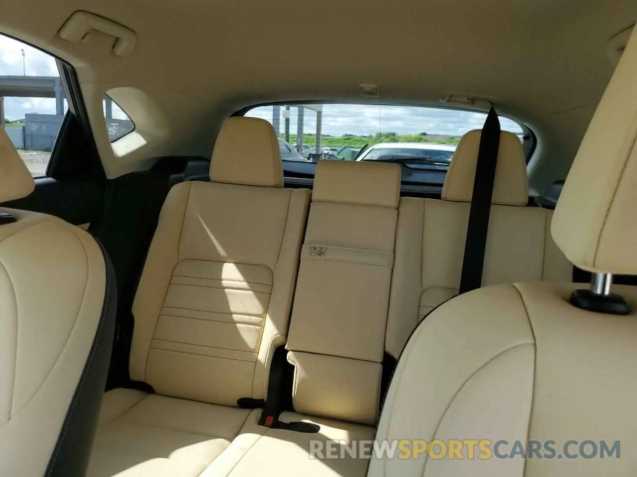 10 fotografías del automóvil dañado JTJAARBZ2L2175079 LEXUS NX 2020