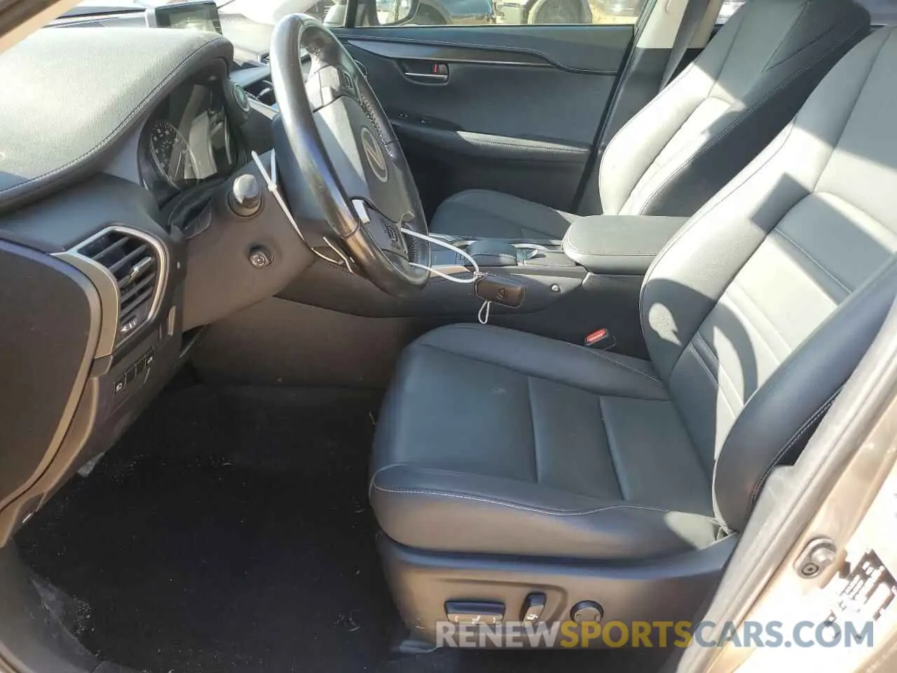 7 fotografías del automóvil dañado JTJAARBZ3L5011774 LEXUS NX 2020