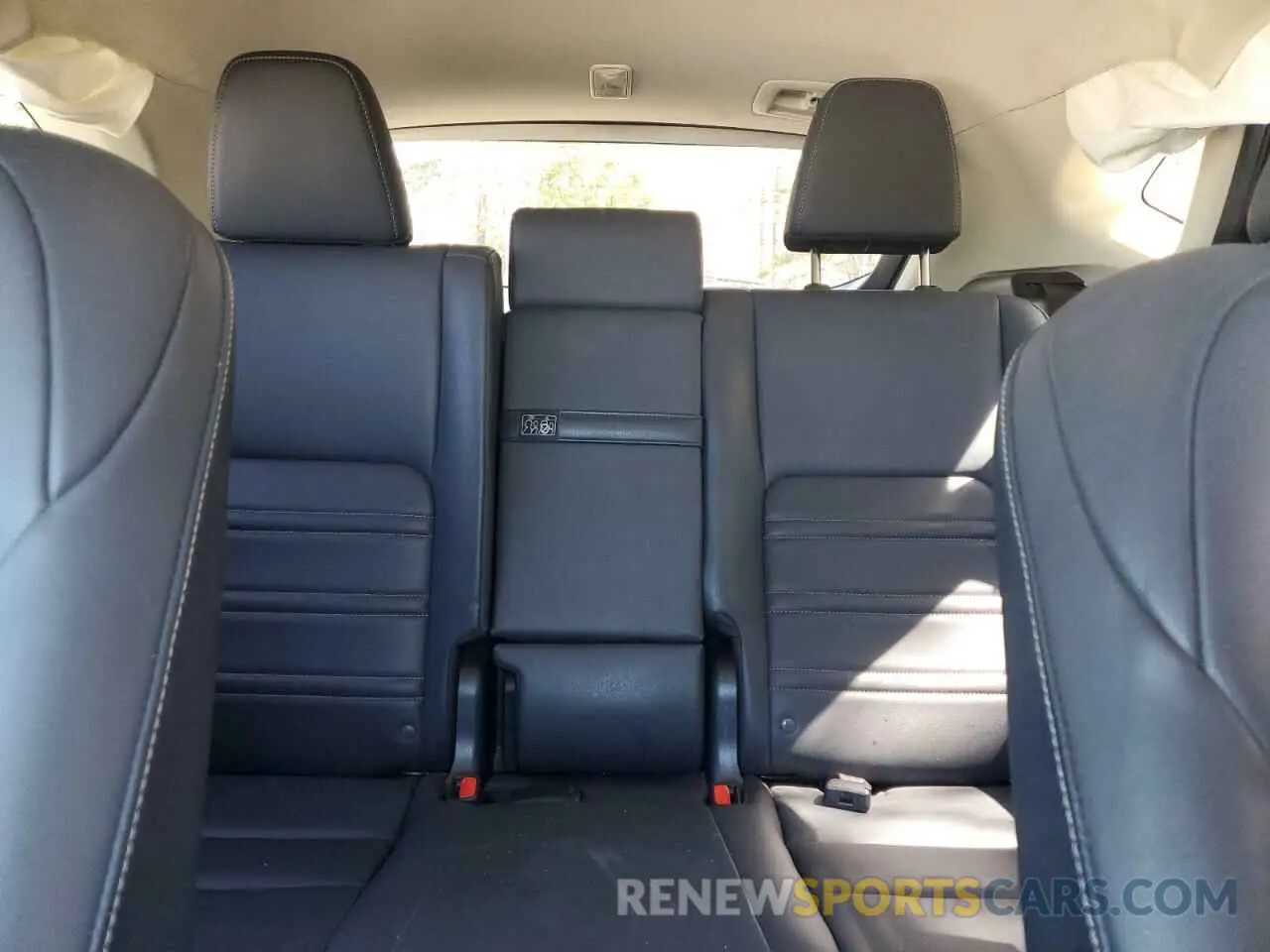 10 fotografías del automóvil dañado JTJAARDZ3L5000125 LEXUS NX 2020