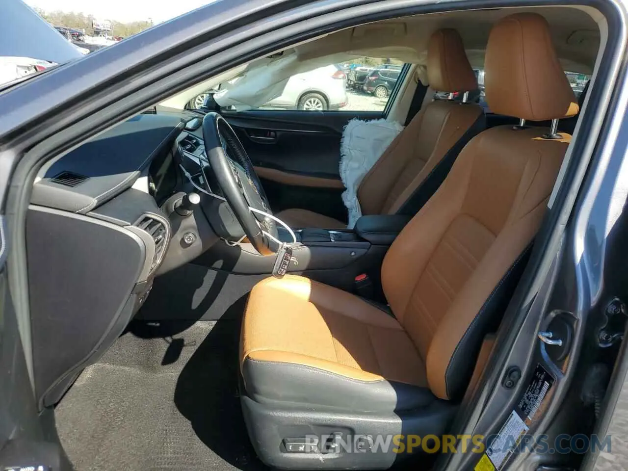 7 fotografías del automóvil dañado JTJDARBZ3L5000674 LEXUS NX 2020
