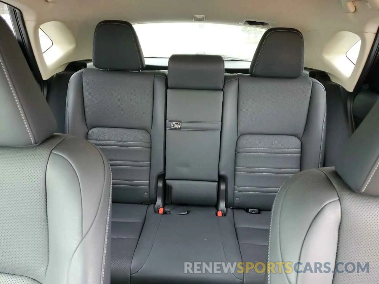 10 fotografías del automóvil dañado JTJDARBZ3L5004692 LEXUS NX 2020