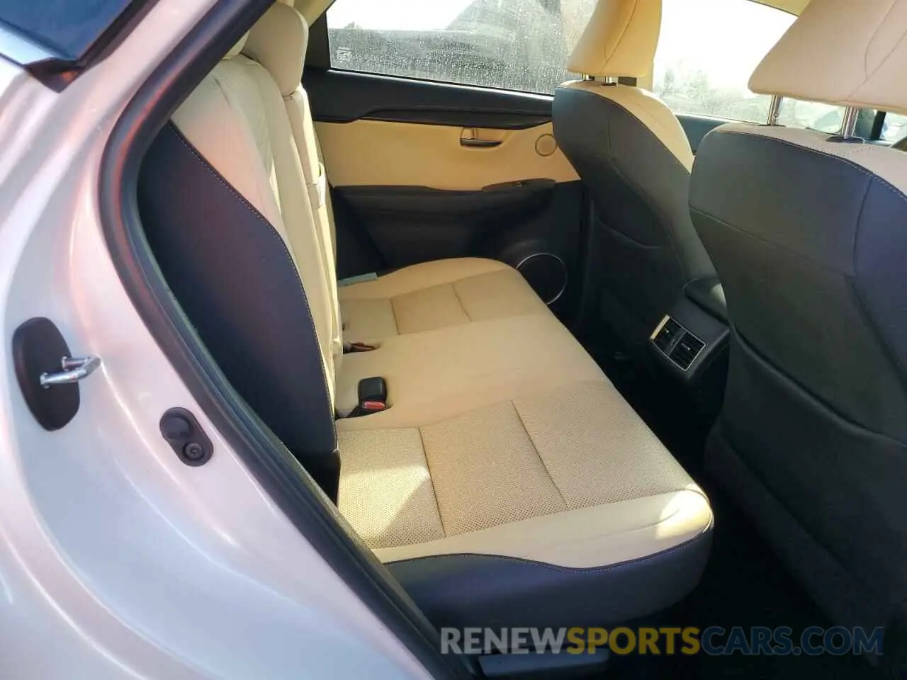 11 fotografías del automóvil dañado JTJDARBZ7L5005098 LEXUS NX 2020