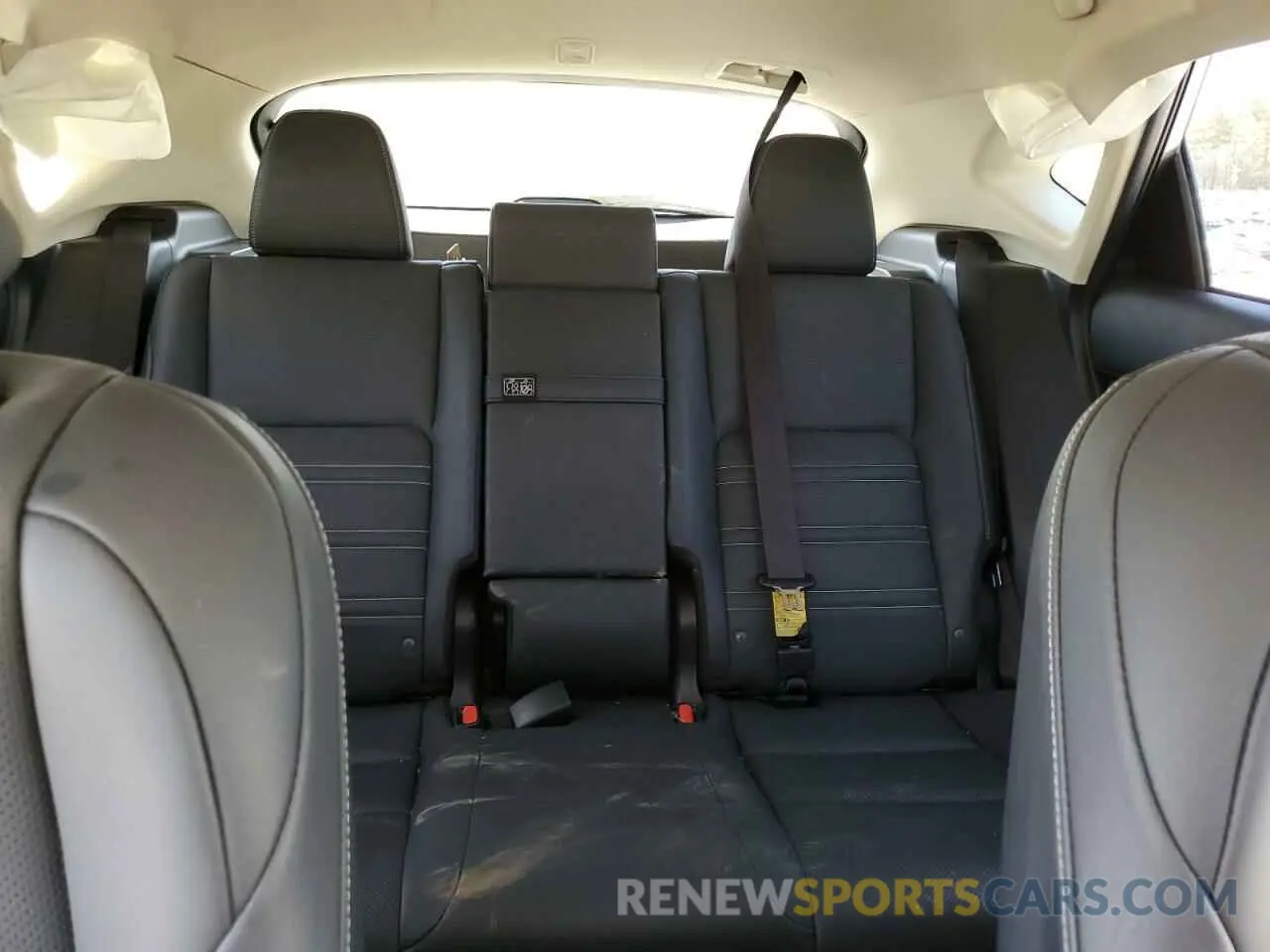 10 fotografías del automóvil dañado JTJDARBZ8L2171552 LEXUS NX 2020
