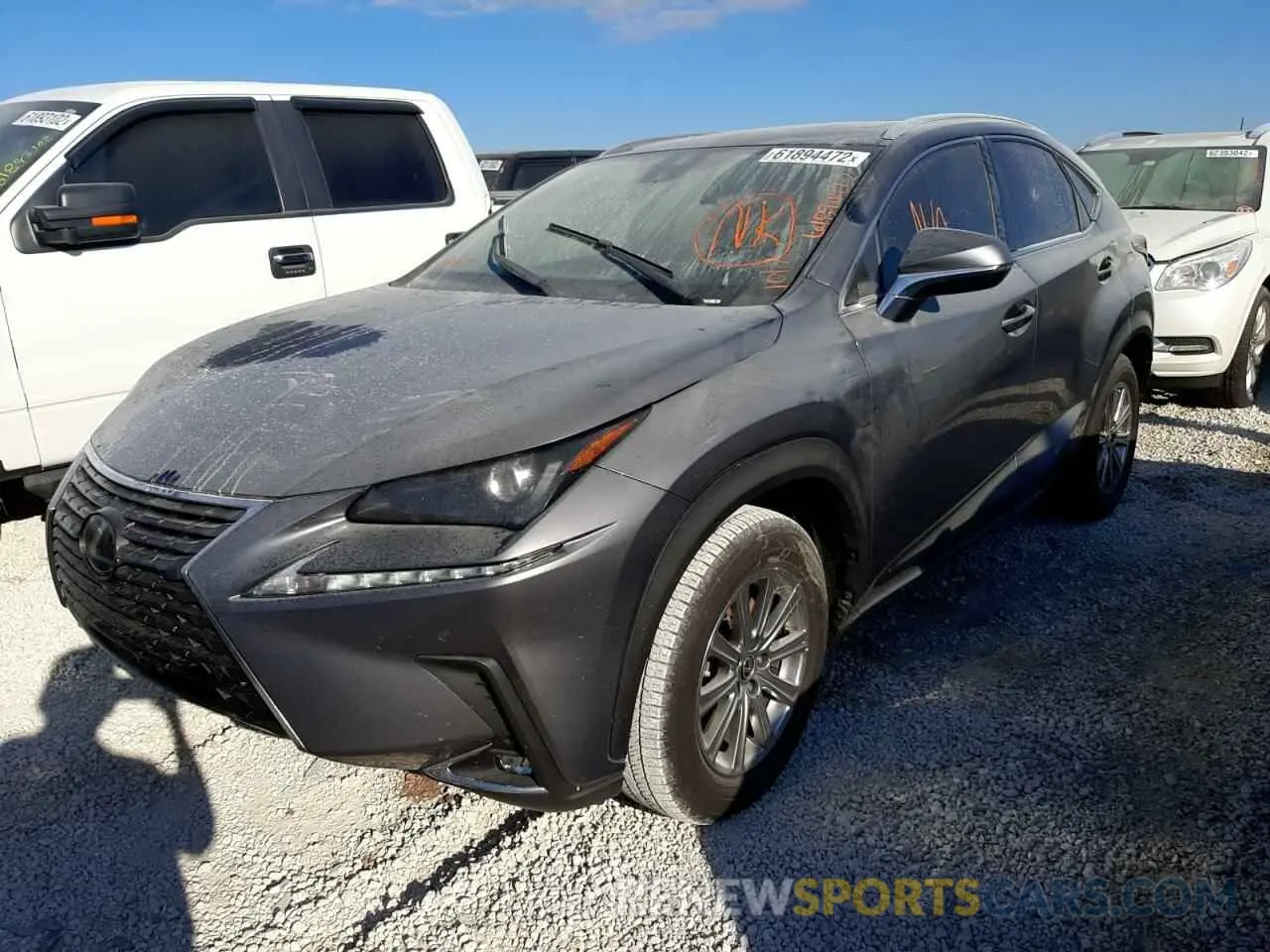 2 fotografías del automóvil dañado JTJDARBZ9L2173472 LEXUS NX 2020