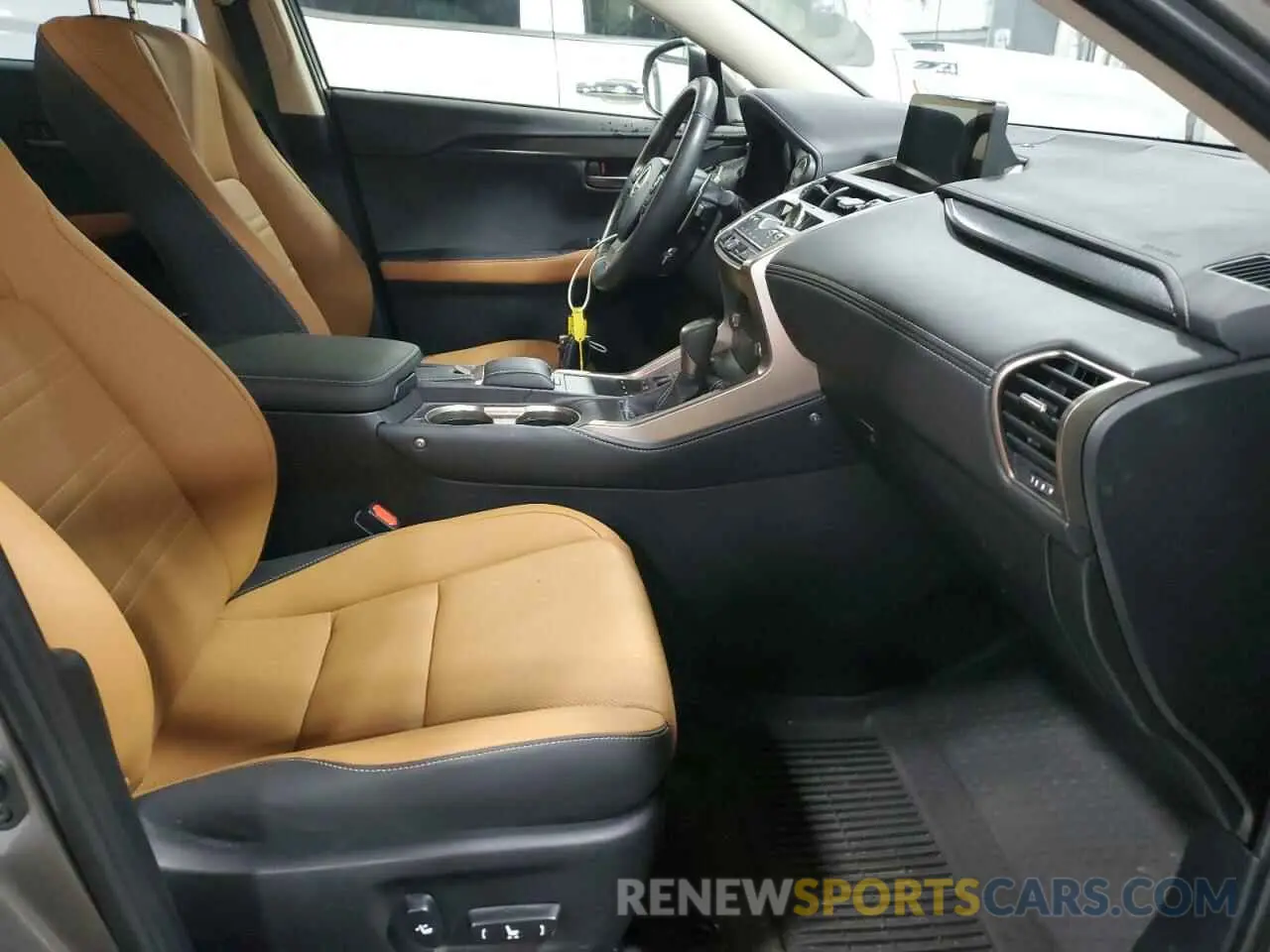5 fotografías del automóvil dañado JTJDARDZ6L5004165 LEXUS NX 2020