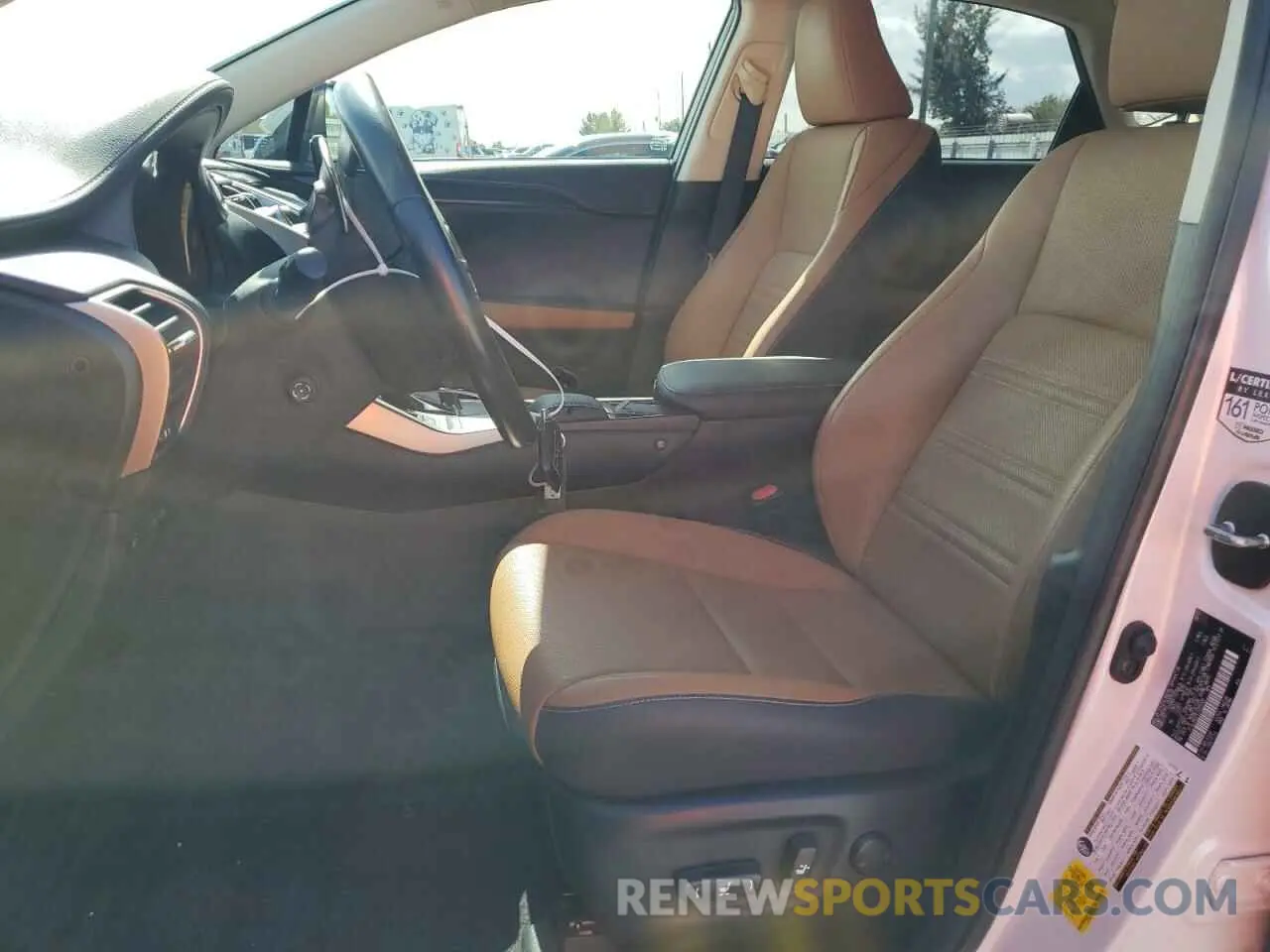 7 fotografías del automóvil dañado JTJDJRDZ9L5009330 LEXUS NX 2020