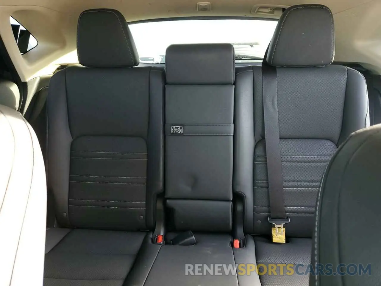 10 fotografías del automóvil dañado JTJGARBZ3L5020047 LEXUS NX 2020