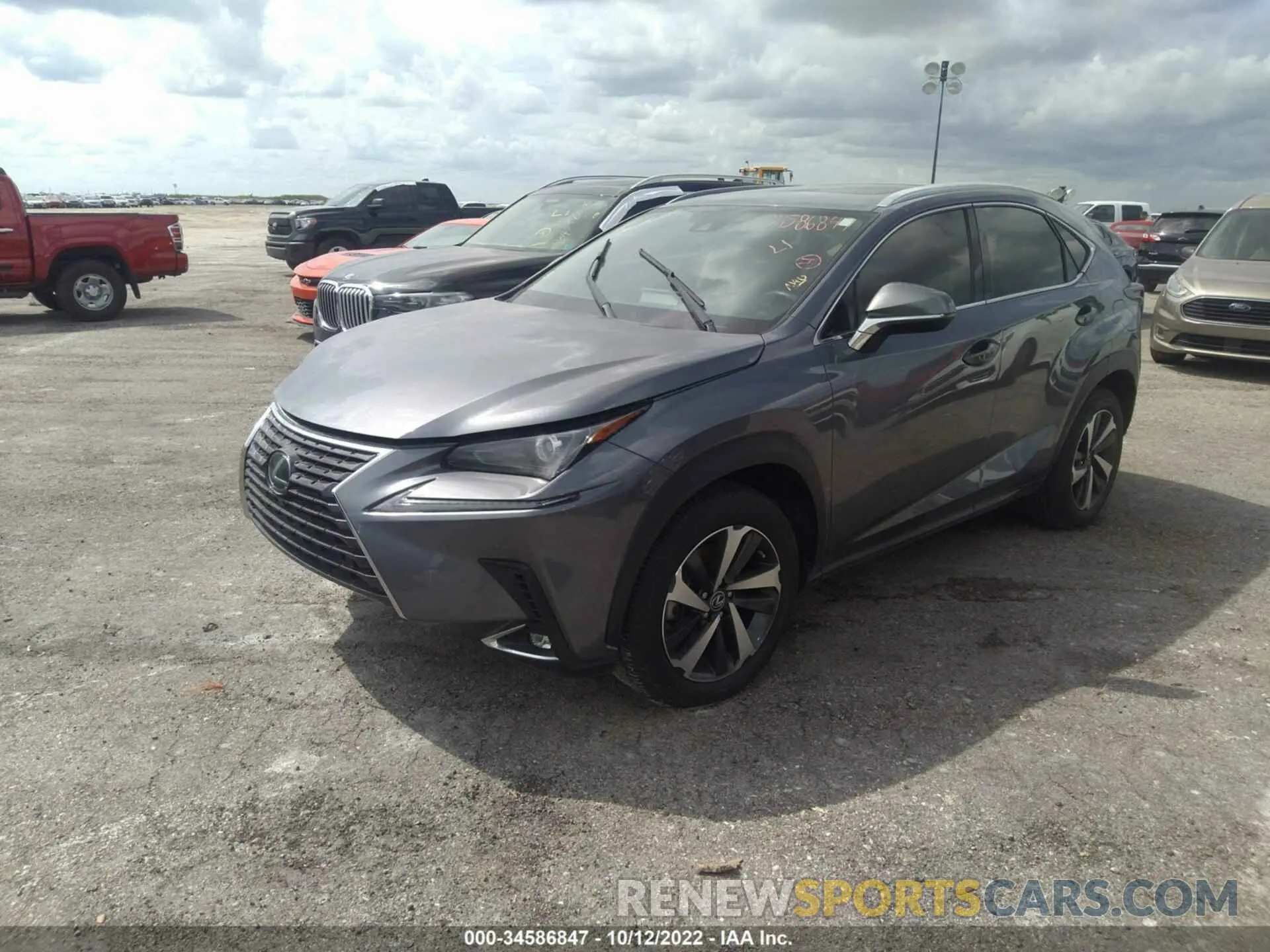2 fotografías del automóvil dañado JTJGARBZ4L2176180 LEXUS NX 2020