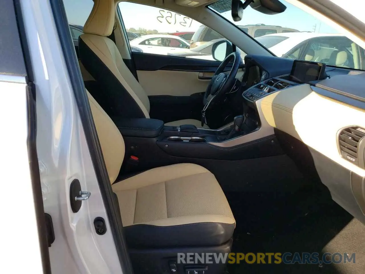 5 fotografías del automóvil dañado JTJGARBZ4L5007937 LEXUS NX 2020