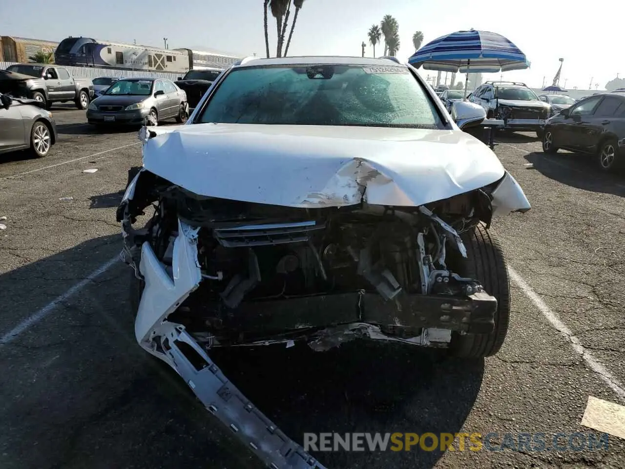 5 fotografías del automóvil dañado JTJGARBZ5L2178195 LEXUS NX 2020