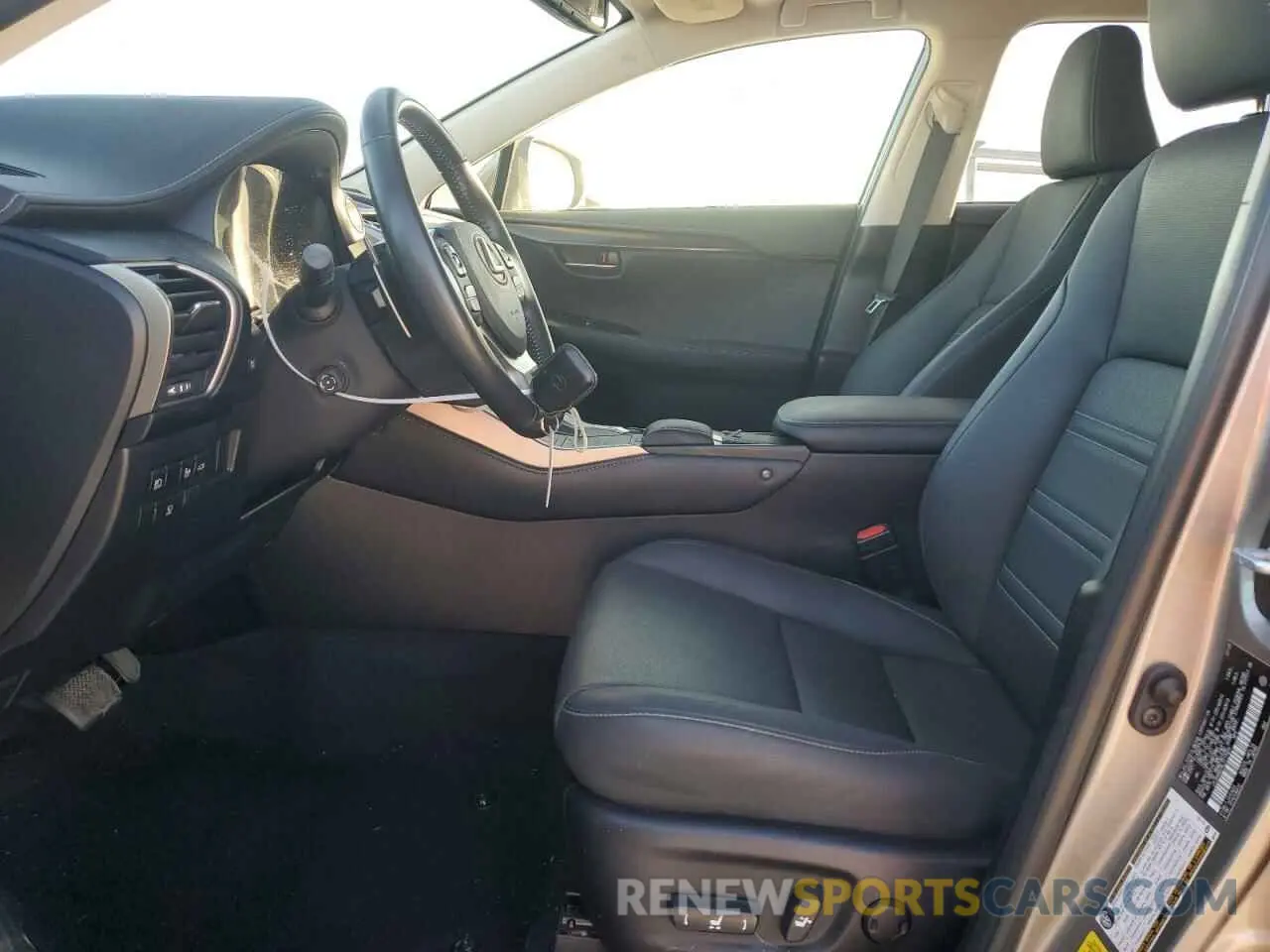 7 fotografías del automóvil dañado JTJGARBZXL2177429 LEXUS NX 2020