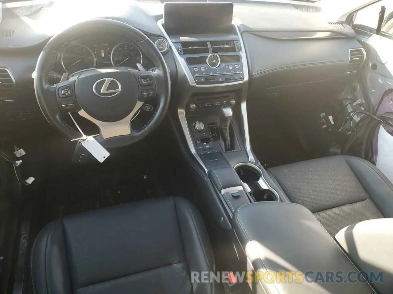 8 fotografías del automóvil dañado JTJGARDZ0L2220298 LEXUS NX 2020