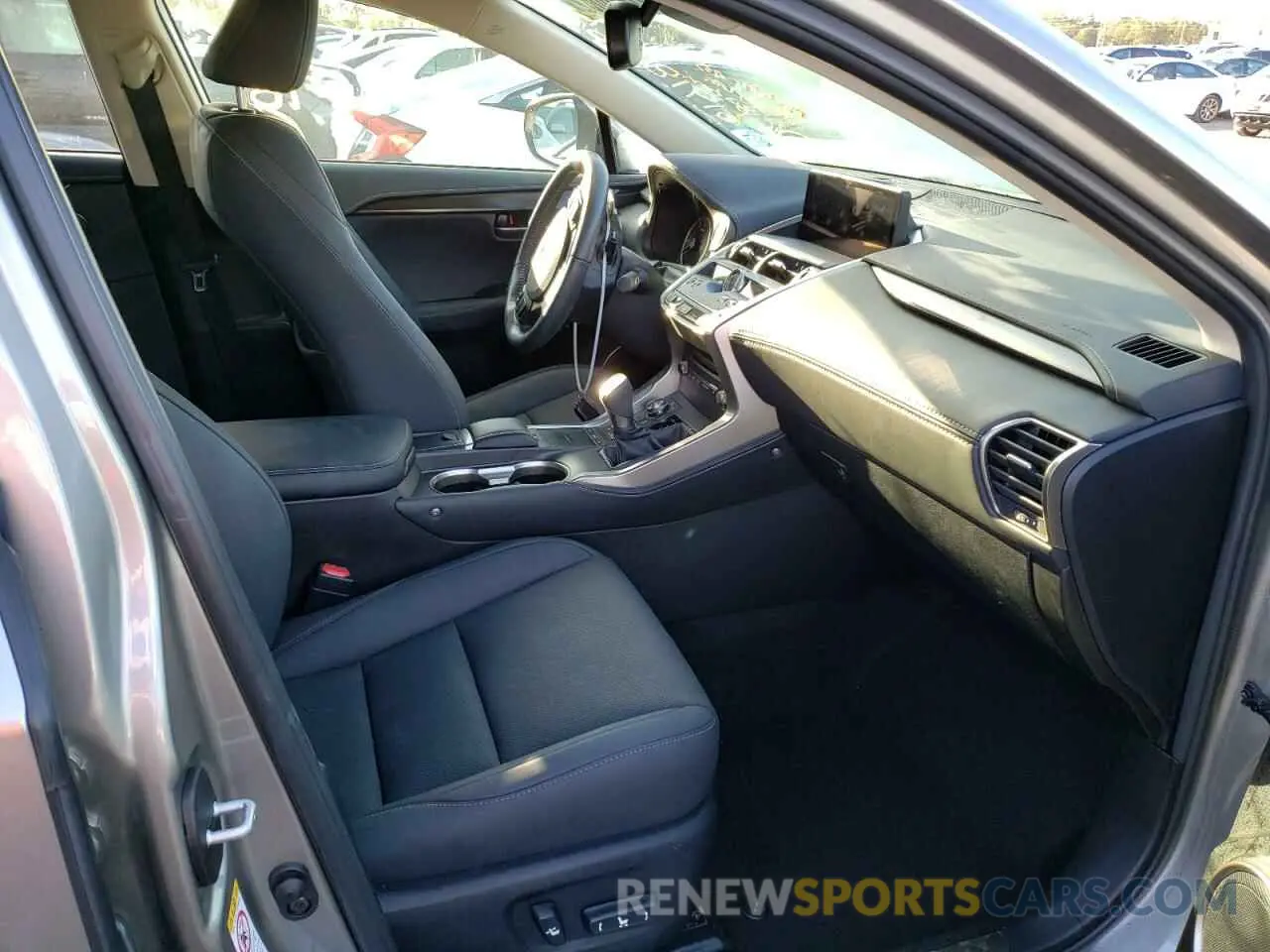 5 fotografías del automóvil dañado JTJGARDZ2L2218729 LEXUS NX 2020