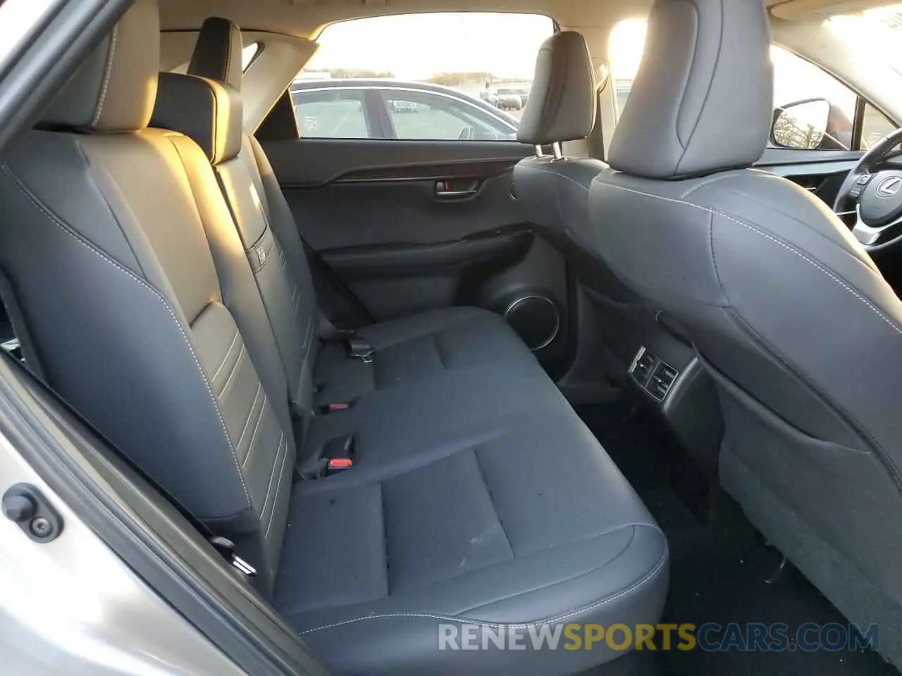 11 fotografías del automóvil dañado JTJGARDZ2L2221663 LEXUS NX 2020