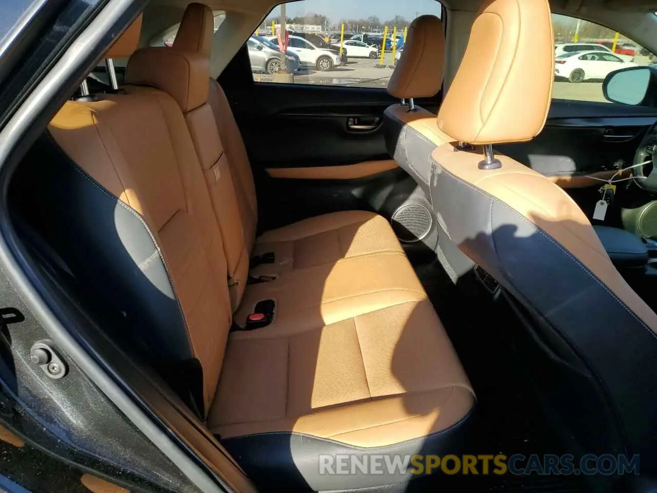 11 fotografías del automóvil dañado JTJGARDZ2L2222716 LEXUS NX 2020