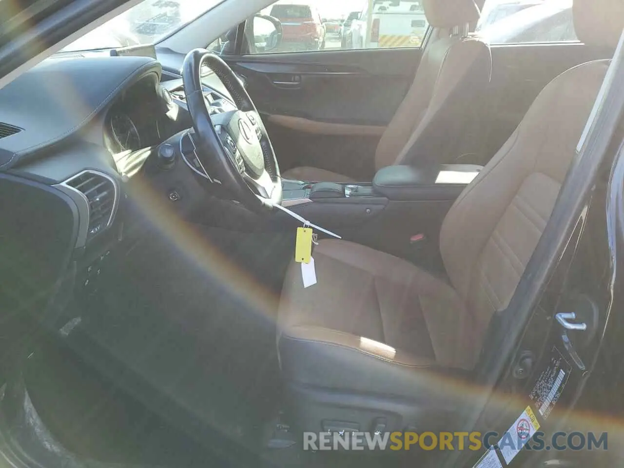 7 fotografías del automóvil dañado JTJGARDZ2L2222716 LEXUS NX 2020