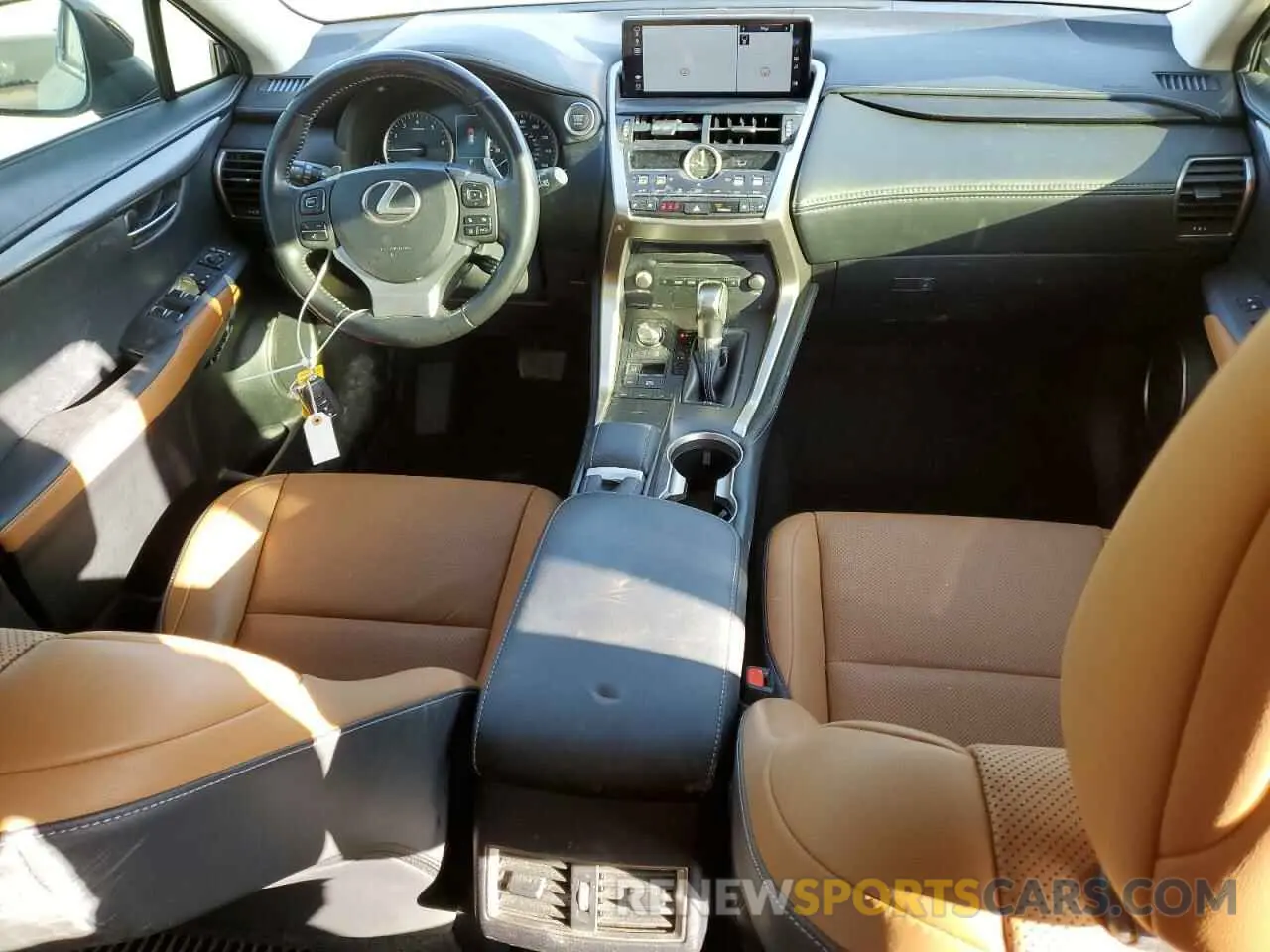 8 fotografías del automóvil dañado JTJGARDZ2L2222716 LEXUS NX 2020