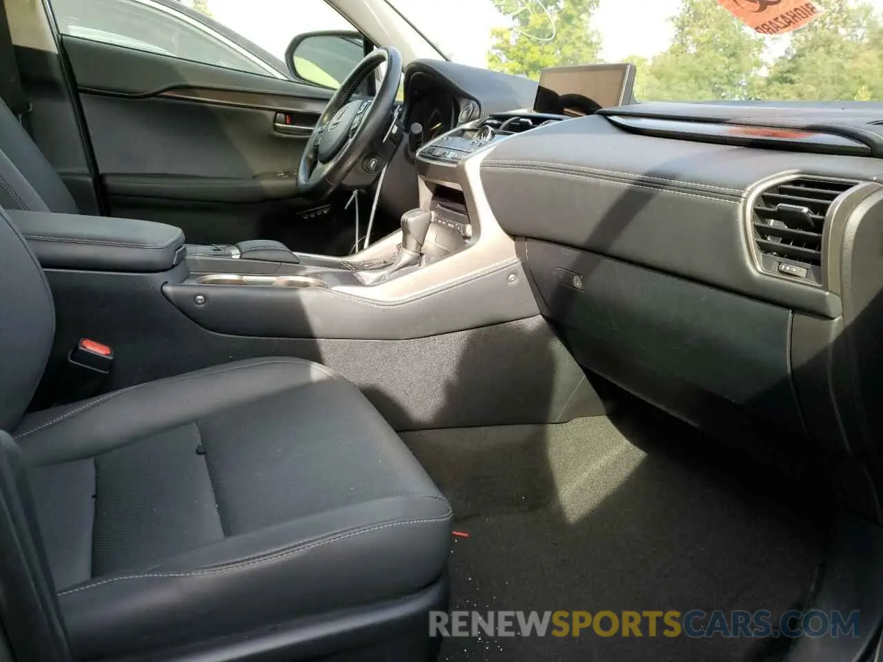 5 fotografías del automóvil dañado JTJGARDZ2L5007920 LEXUS NX 2020