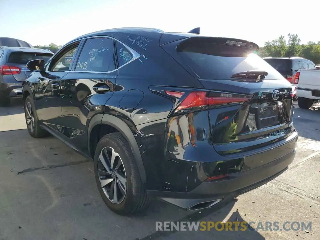 3 fotografías del automóvil dañado JTJGARDZXL5002013 LEXUS NX 2020