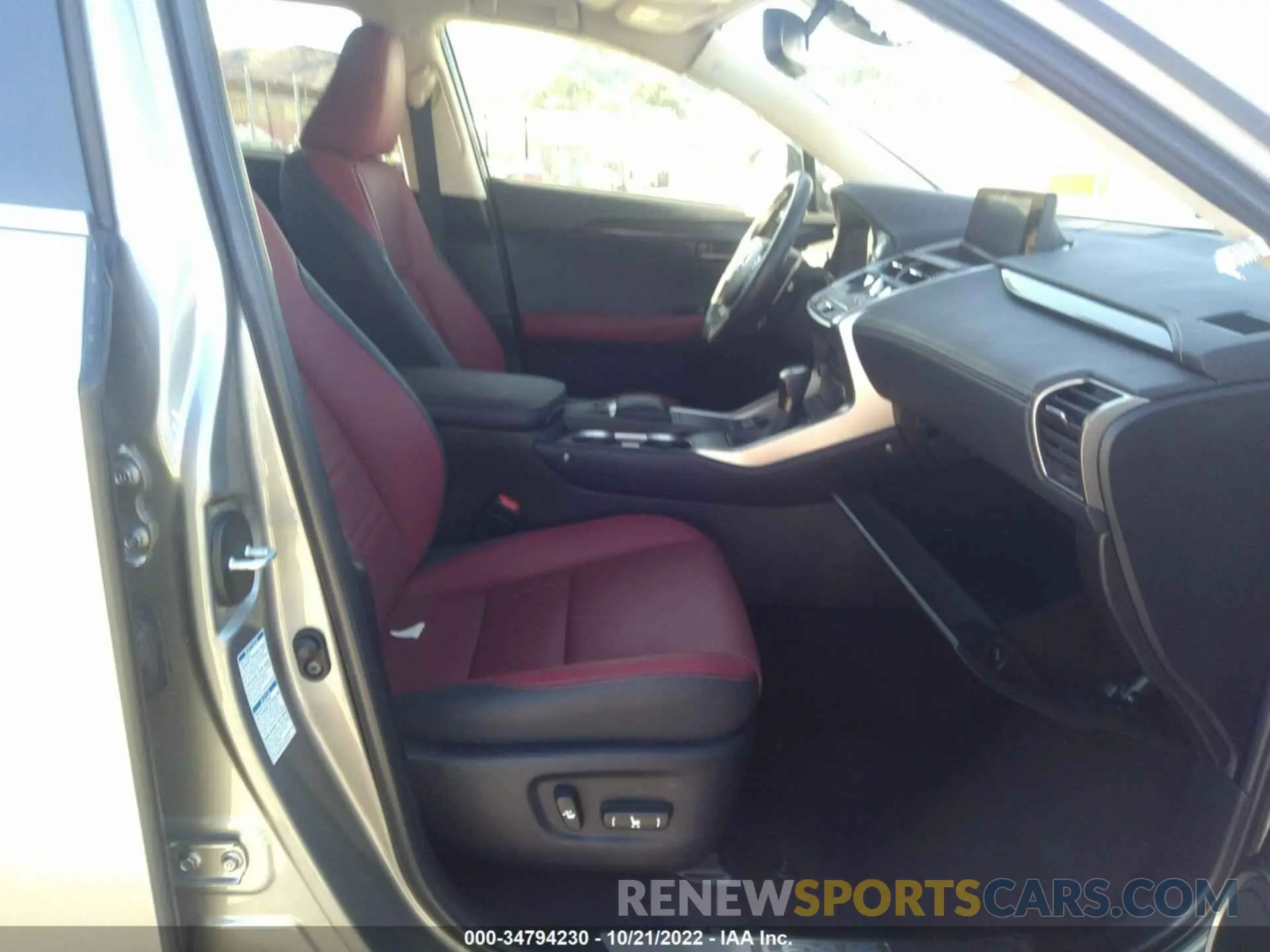 5 fotografías del automóvil dañado JTJGJRDZ1L2145059 LEXUS NX 2020