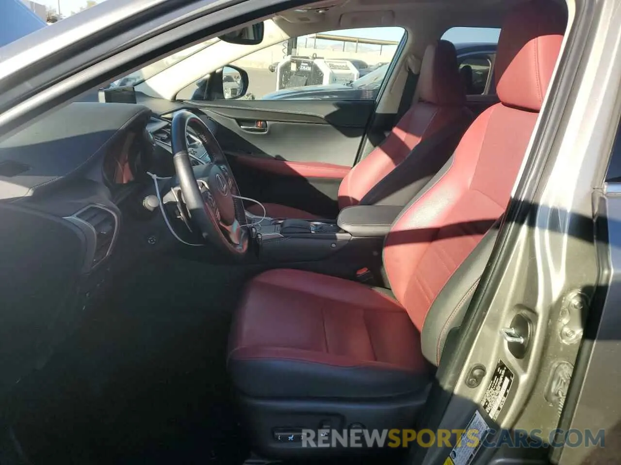 7 fotografías del automóvil dañado JTJGJRDZ2L2143384 LEXUS NX 2020