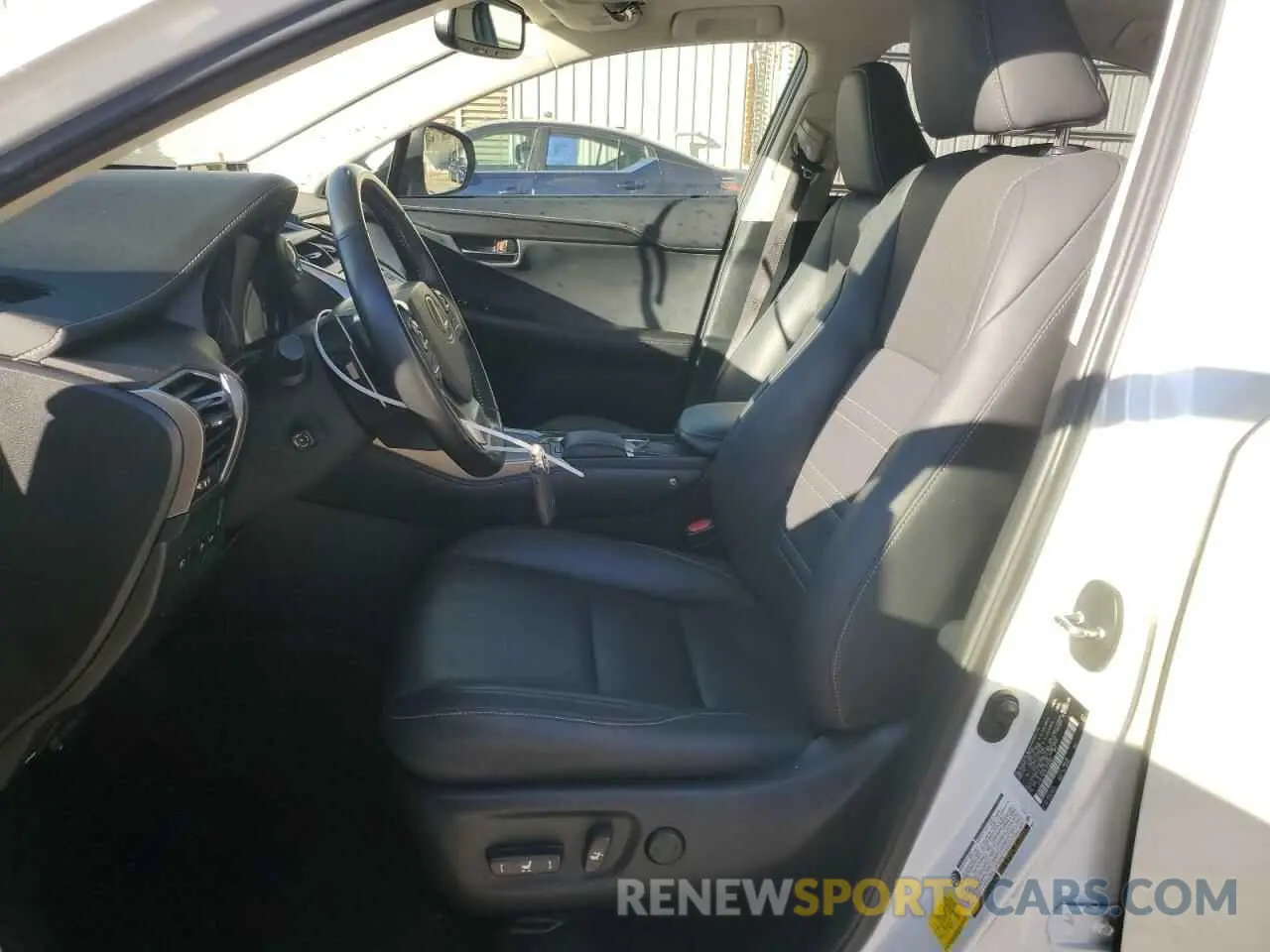 7 fotografías del automóvil dañado JTJGJRDZ2L5005343 LEXUS NX 2020