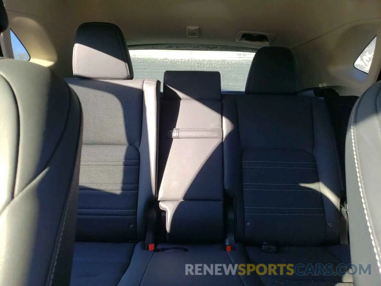 10 fotografías del automóvil dañado JTJGJRDZ3L2135195 LEXUS NX 2020