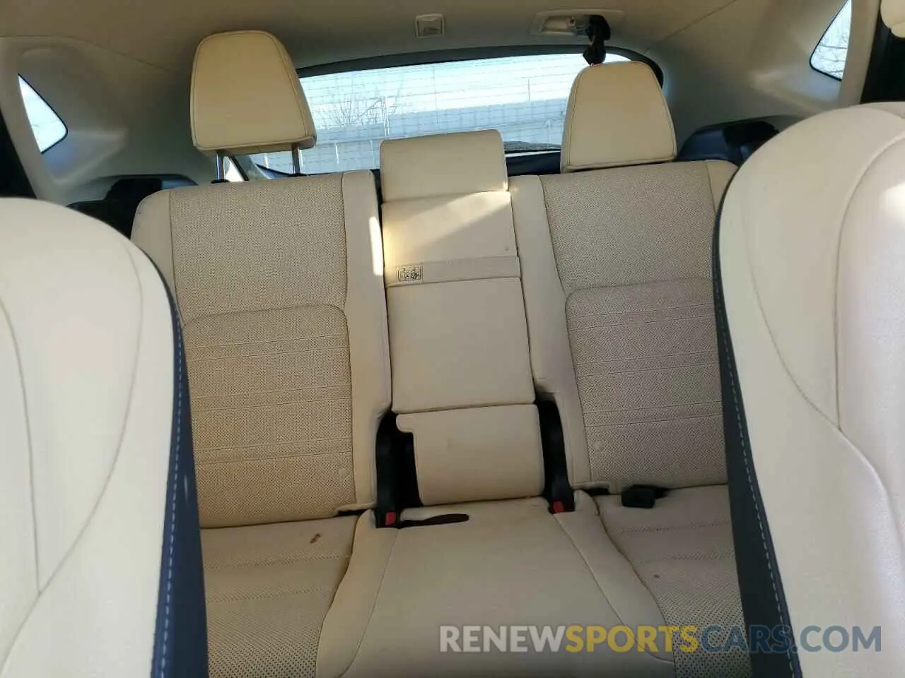 10 fotografías del automóvil dañado JTJGJRDZ4L5004436 LEXUS NX 2020