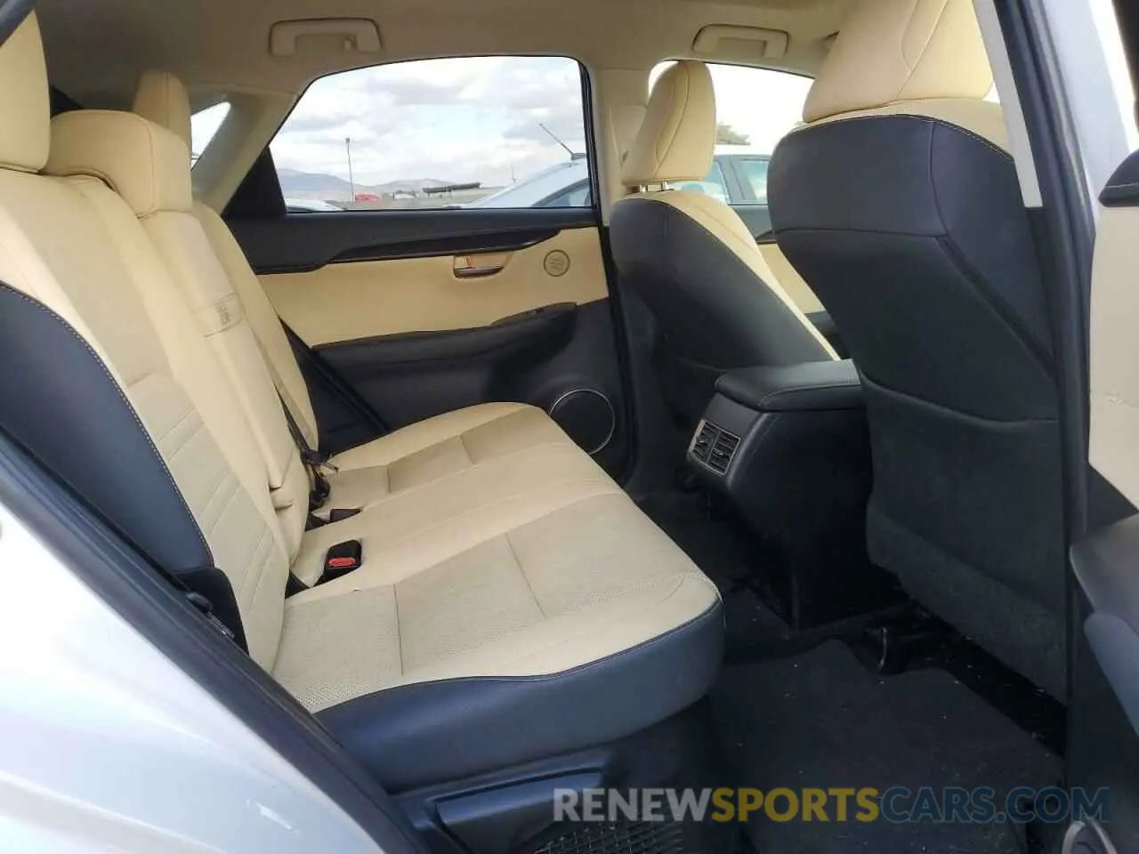 11 fotografías del automóvil dañado JTJGJRDZ5L5002341 LEXUS NX 2020