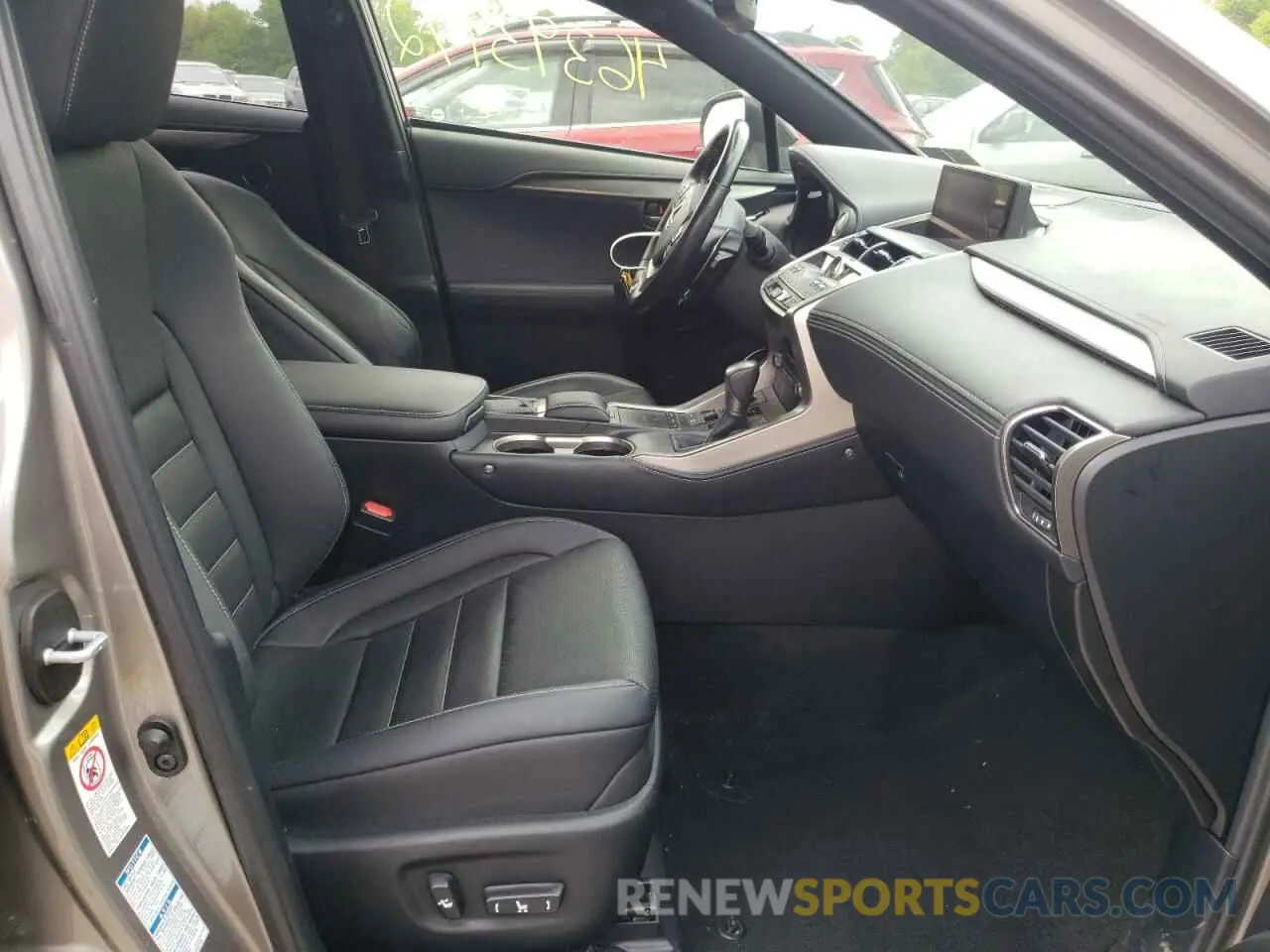 5 fotografías del automóvil dañado JTJSARDZ3L2220449 LEXUS NX 2020