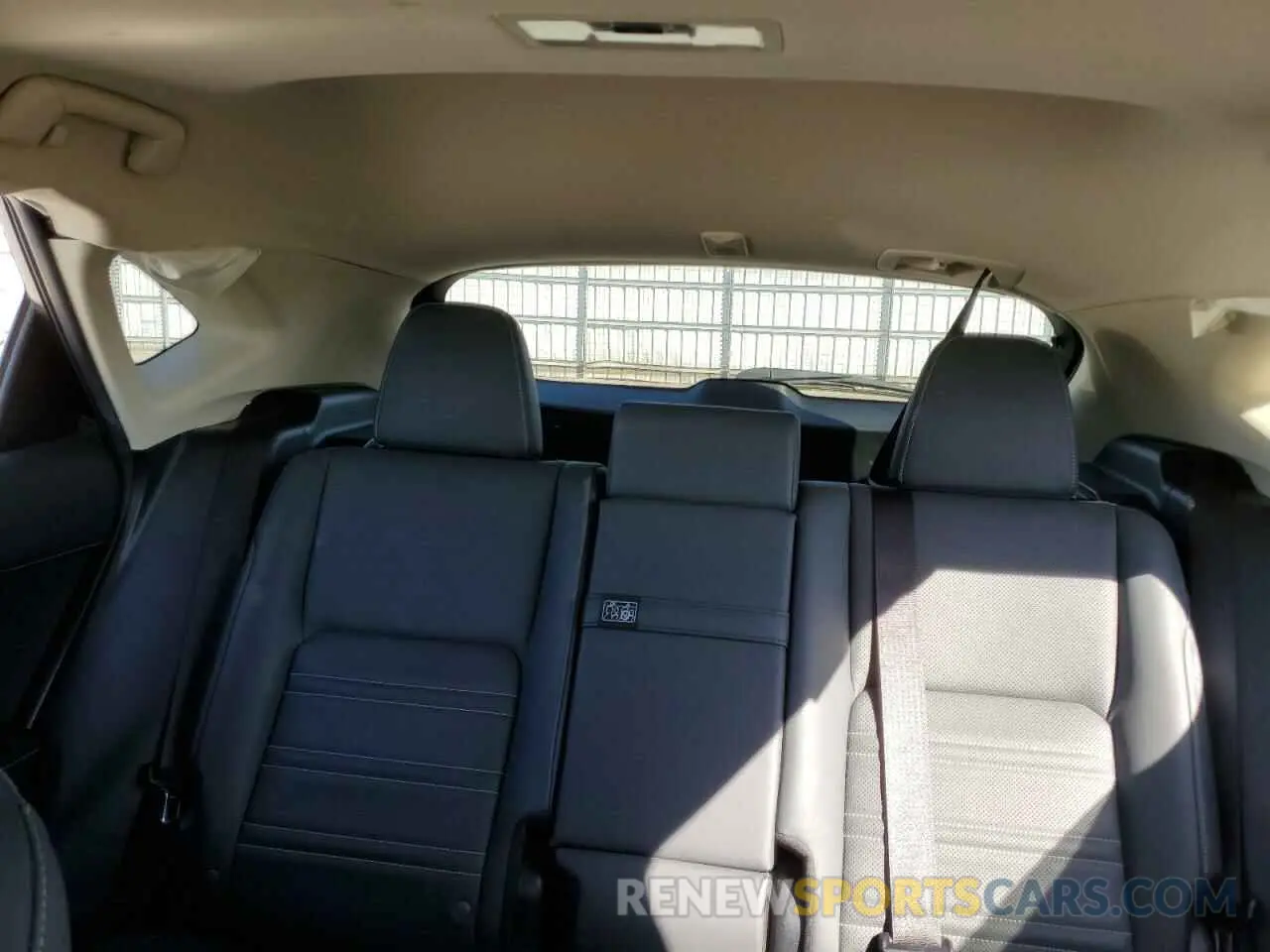 10 fotografías del automóvil dañado JTJGARBZ7M2191564 LEXUS NX 2021