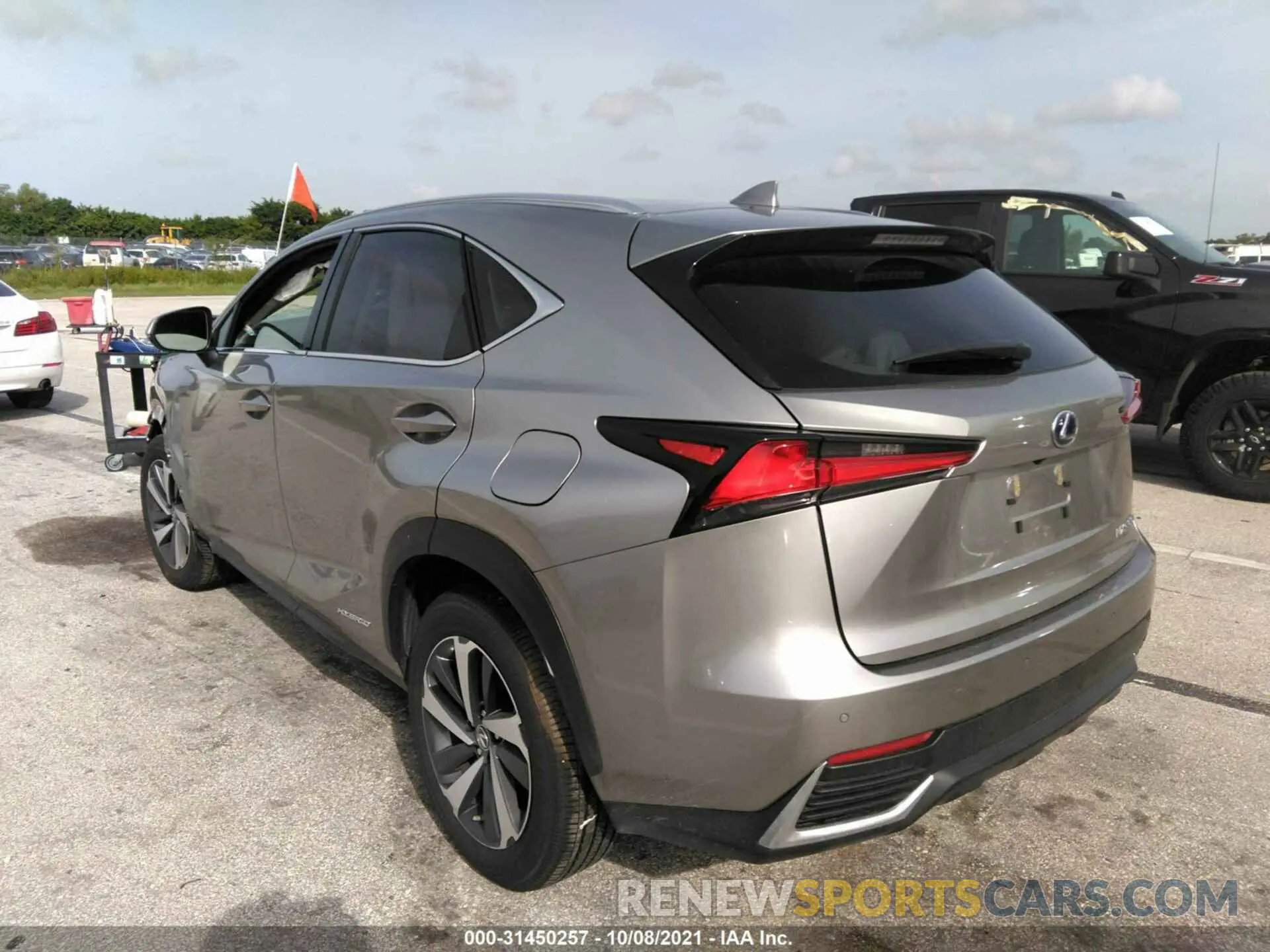 3 fotografías del automóvil dañado JTJGJRDZ1M2162171 LEXUS NX 2021