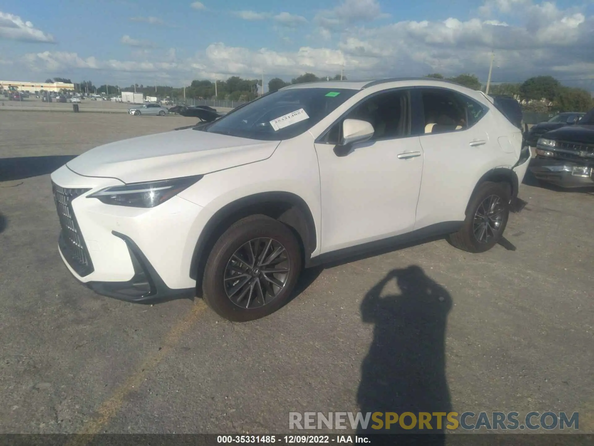 2 fotografías del automóvil dañado 2T2GGCEZ2NC012761 LEXUS NX 2022