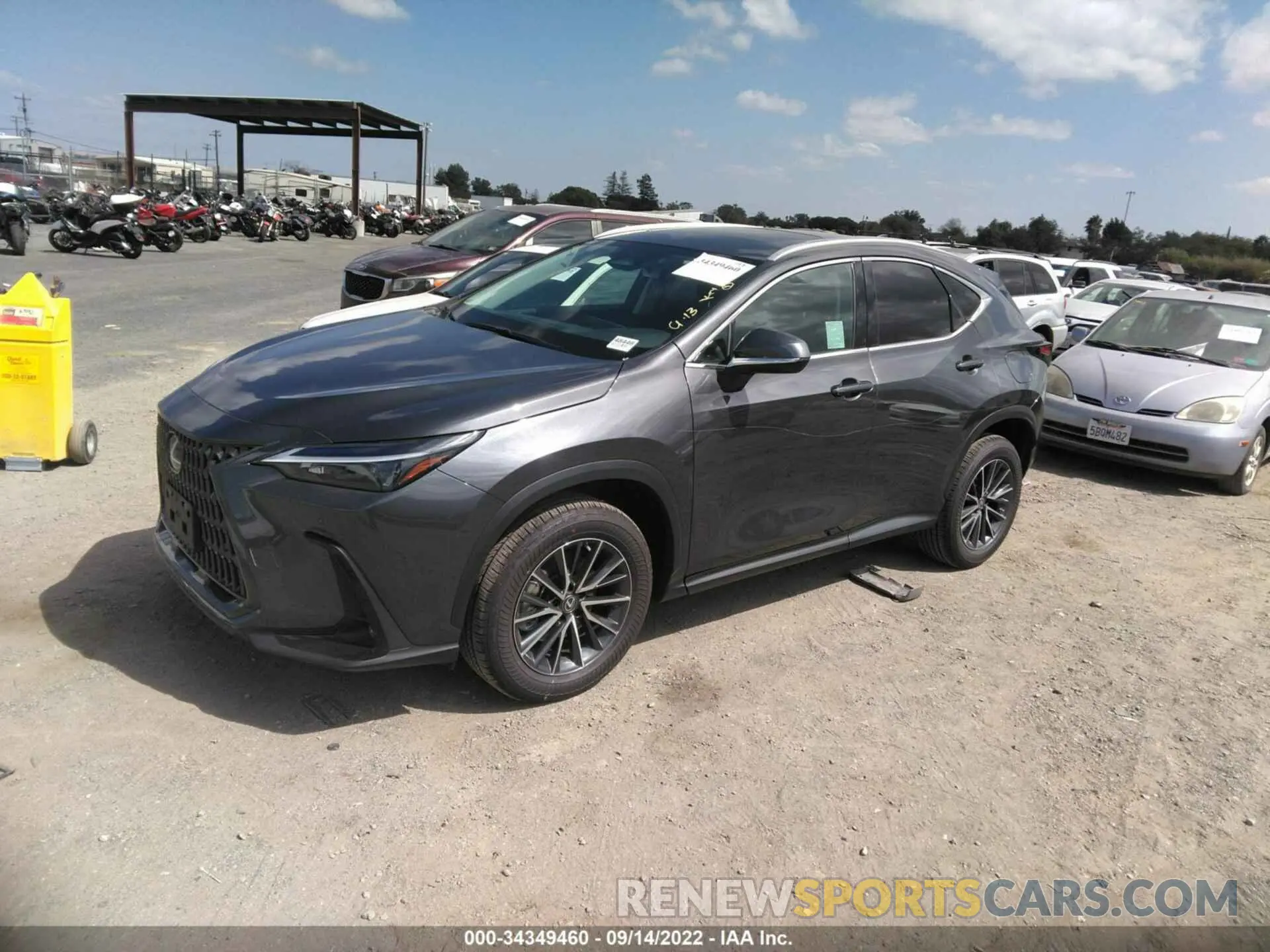 2 fotografías del automóvil dañado 2T2GKCEZ6NC001714 LEXUS NX 2022