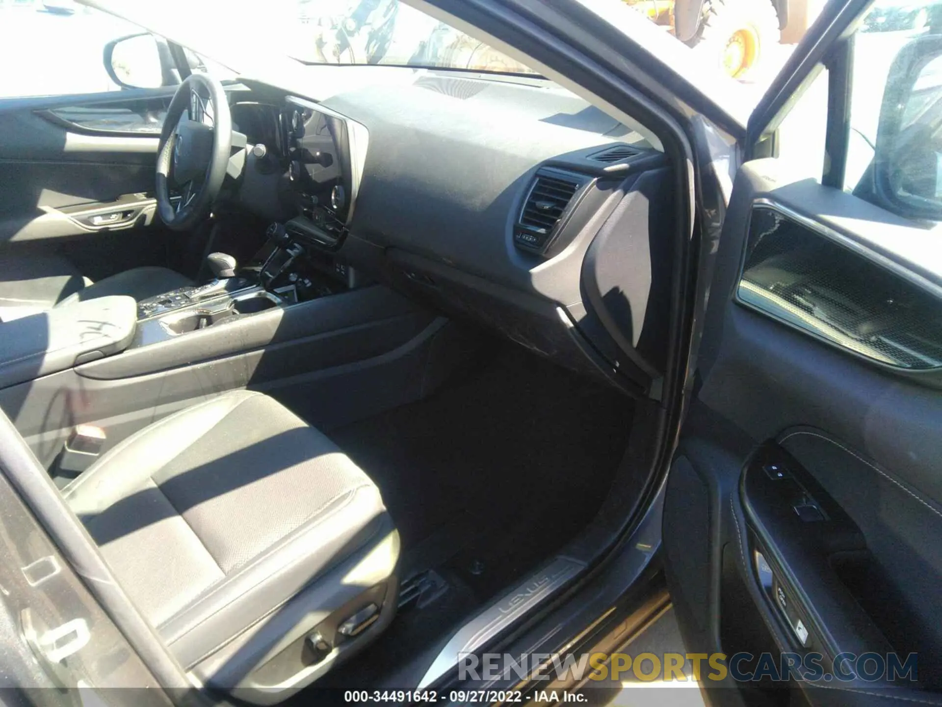 5 fotografías del automóvil dañado JTJAGCEZ7N2000420 LEXUS NX 2022