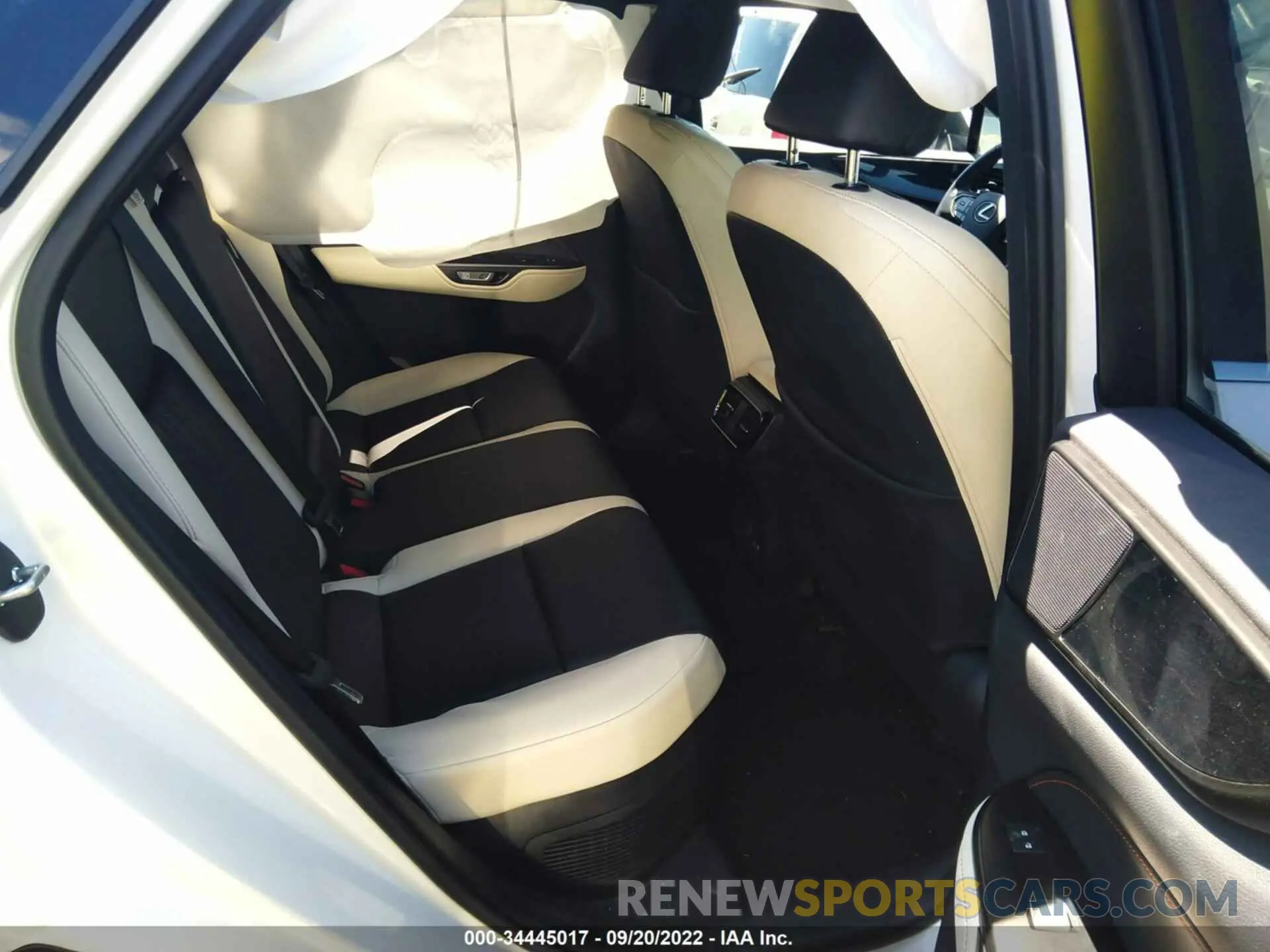 8 fotografías del automóvil dañado JTJGKCEZXN5001889 LEXUS NX 2022
