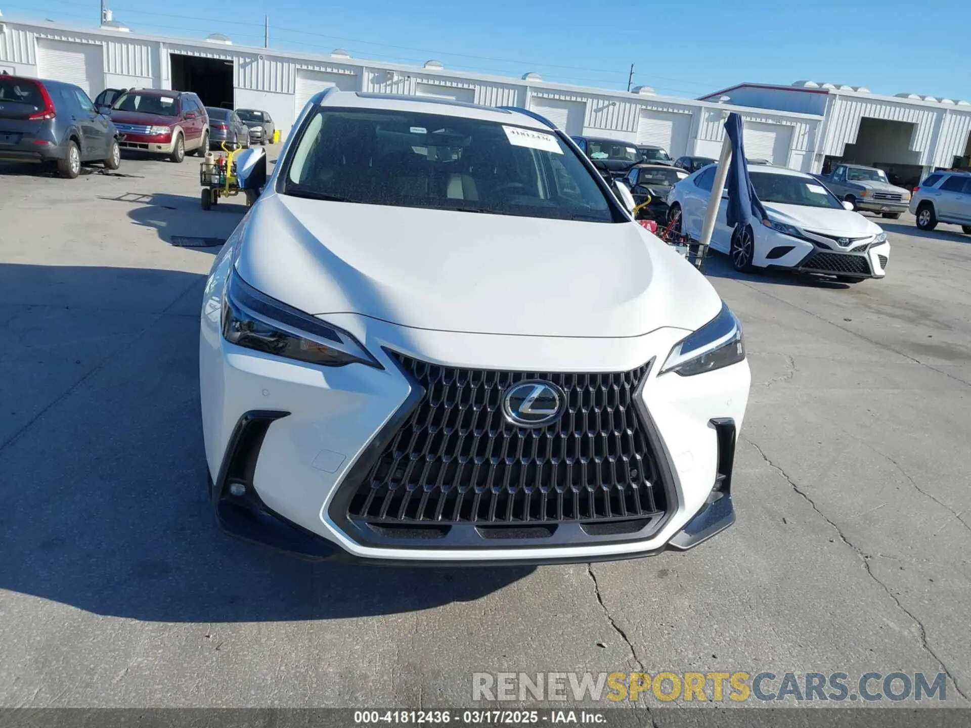 12 fotografías del automóvil dañado JTJGDCAZ6S2016077 LEXUS NX 2025