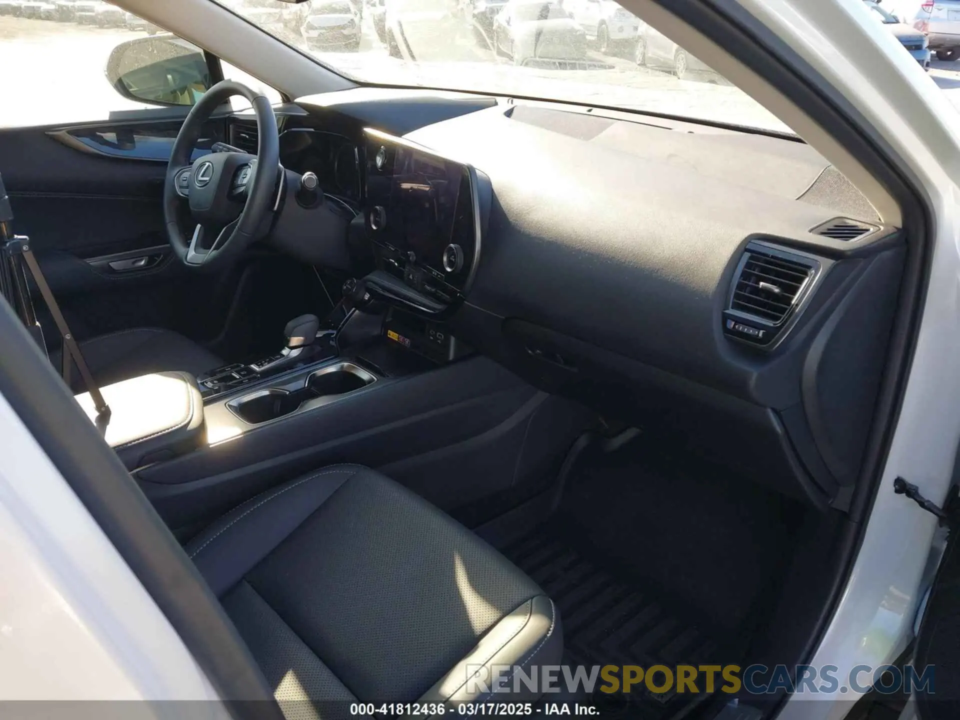 5 fotografías del automóvil dañado JTJGDCAZ6S2016077 LEXUS NX 2025