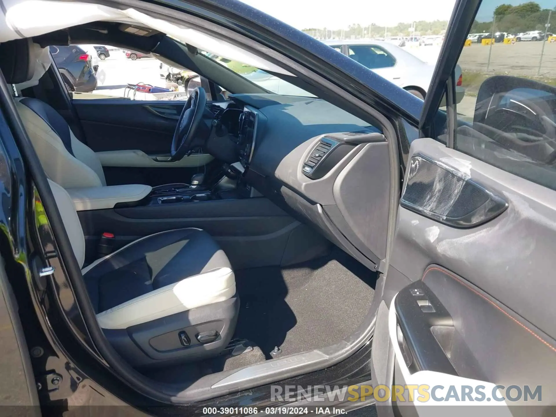 5 fotografías del automóvil dañado 2T2ADCAZ7NC001775 LEXUS NX 250 2022