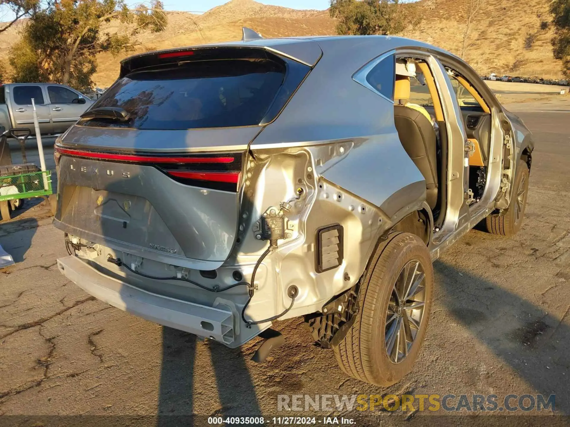 4 fotografías del automóvil dañado 2T2ADCAZ3RC013086 LEXUS NX 250 2024