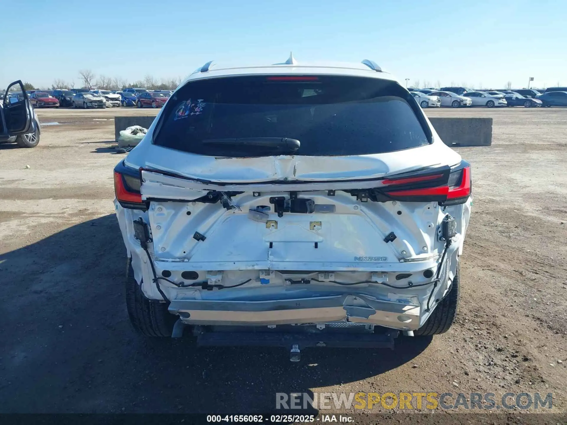 17 fotografías del automóvil dañado JTJADCAZ1R5013683 LEXUS NX 250 2024