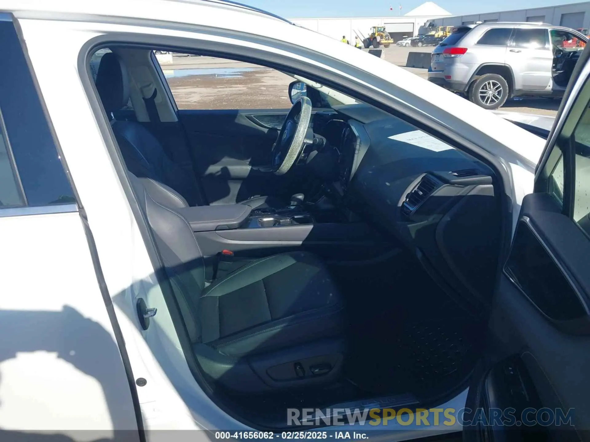5 fotografías del automóvil dañado JTJADCAZ1R5013683 LEXUS NX 250 2024