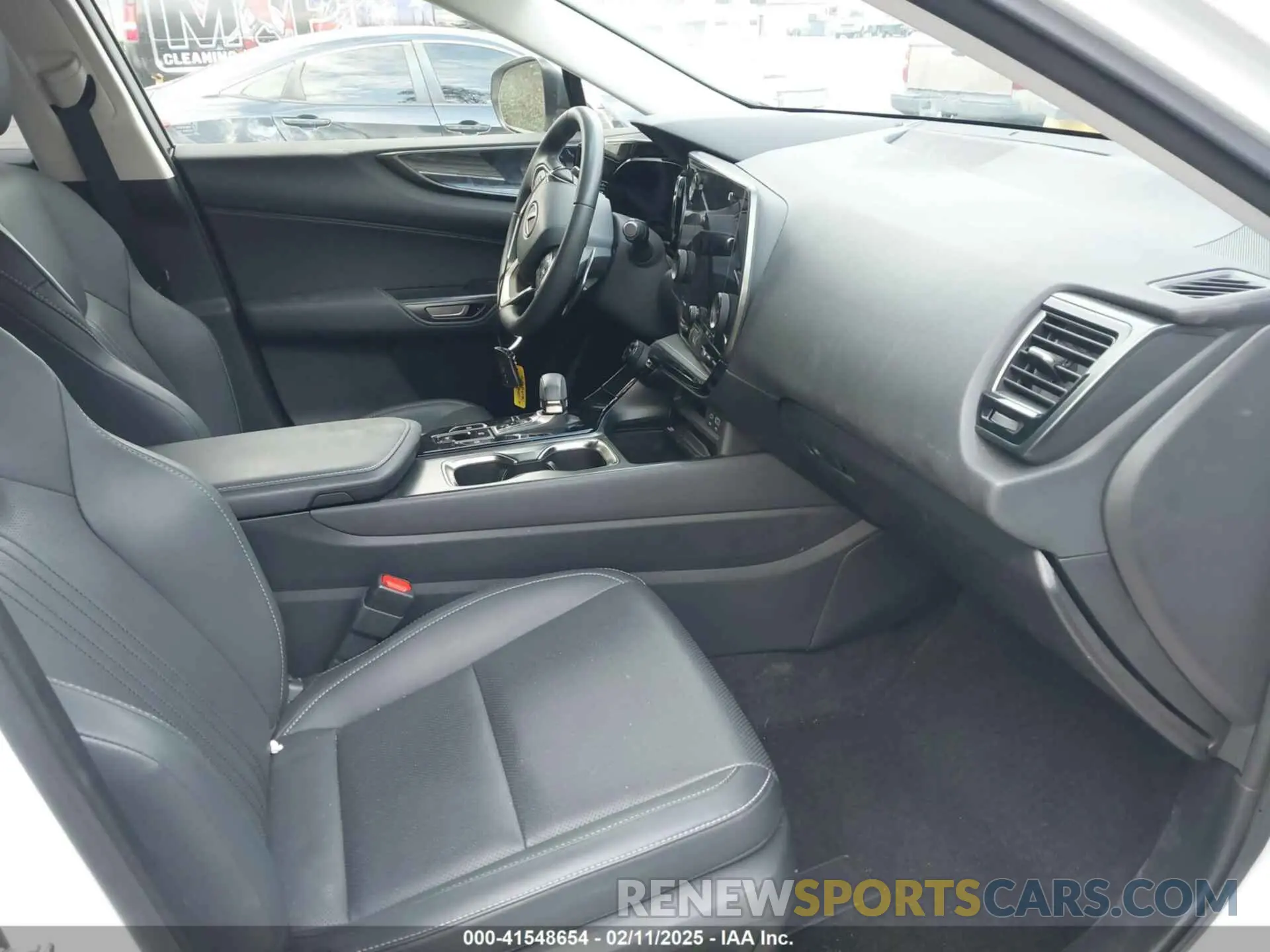 5 fotografías del automóvil dañado JTJADCAZ4R2013677 LEXUS NX 250 2024