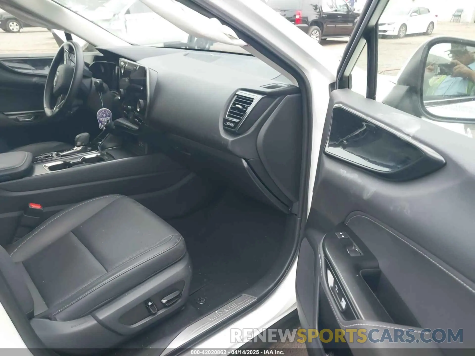 5 fotografías del automóvil dañado JTJGDCAZ2R5022080 LEXUS NX 250 2024